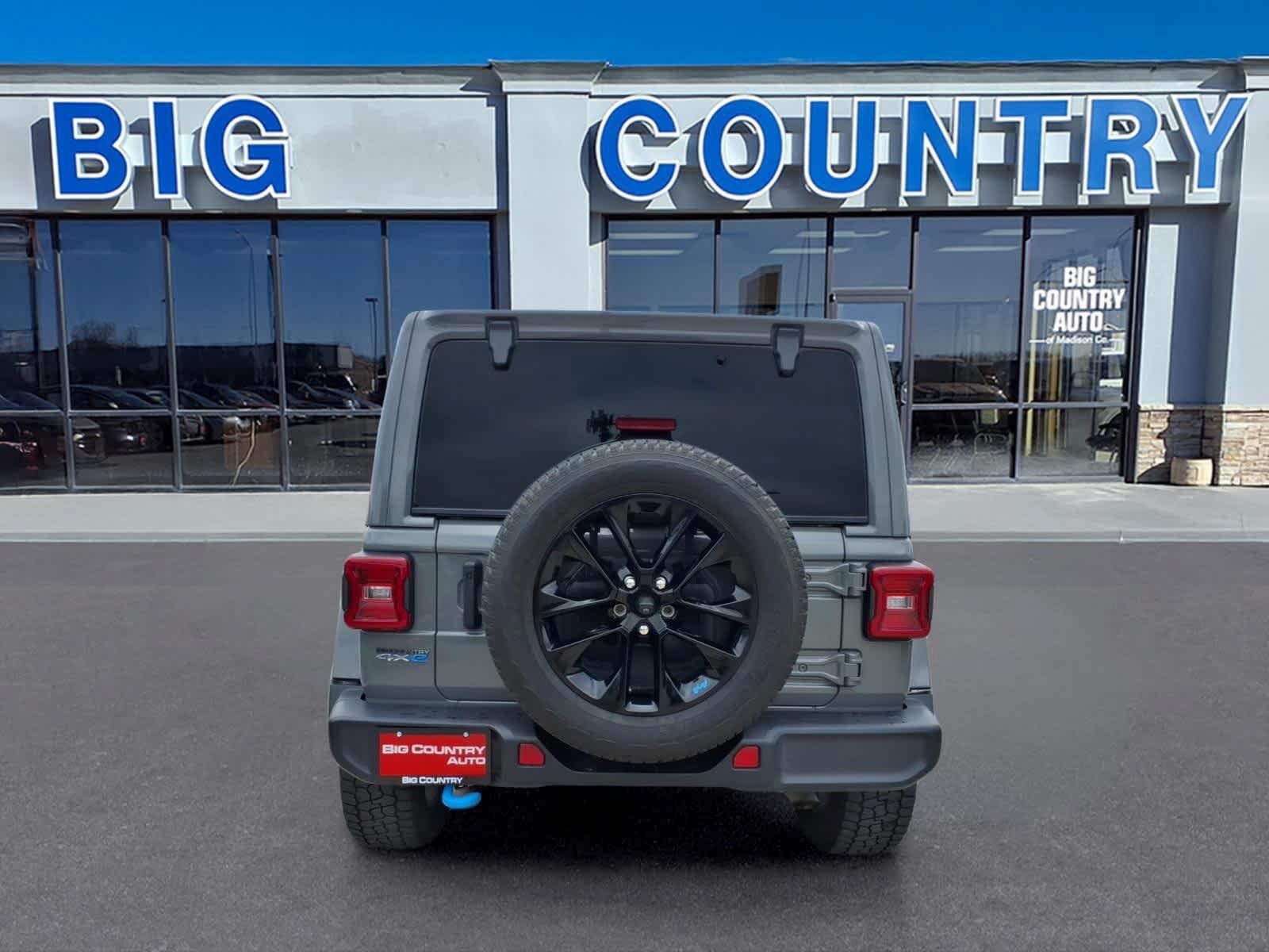 Used 2022 Jeep Wrangler Unlimited Sahara w/ Cold Weather Group AWD/4WD image 7