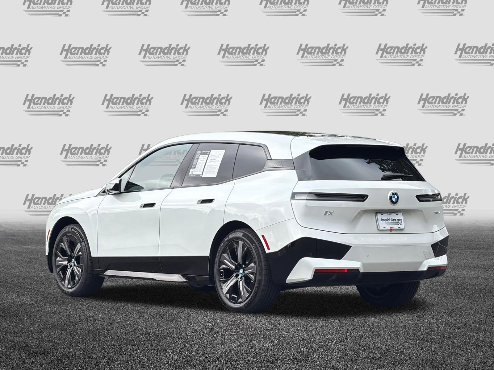 Used 2024 BMW iX xDrive50 w/ Sport Package AWD/4WD image 7