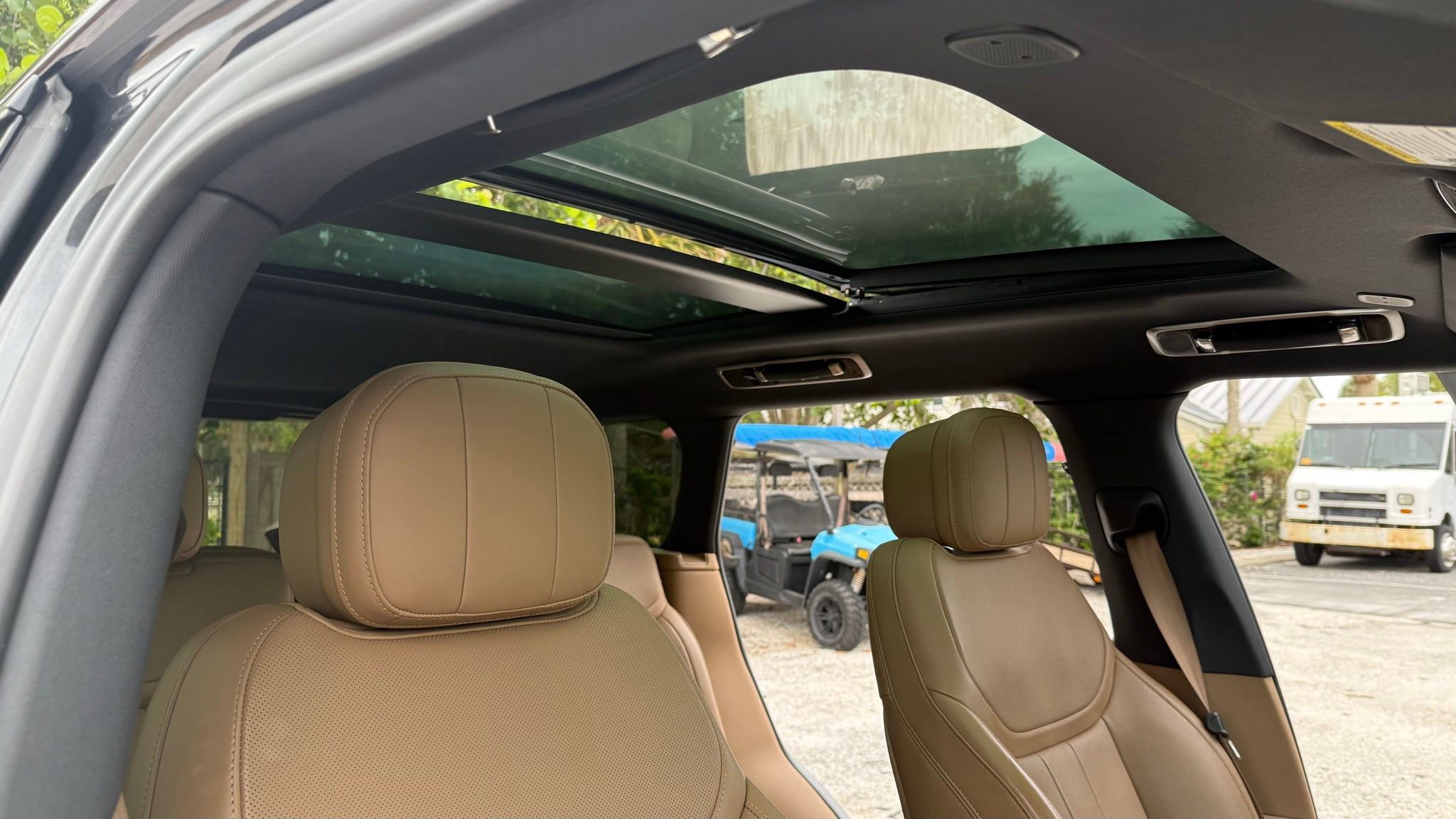 Used 2025 Land Rover Range Rover SE AWD/4WD image 40
