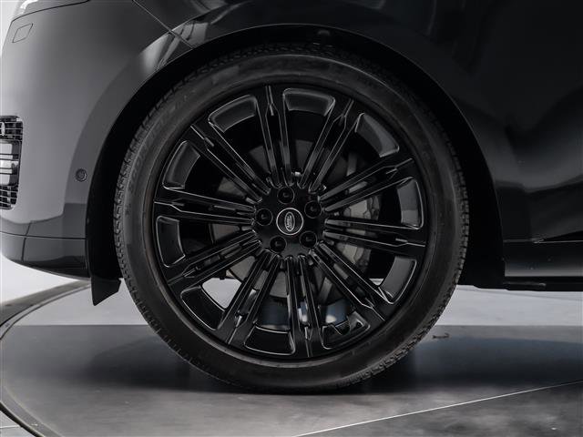 Used 2025 Land Rover Range Rover Long Wheelbase SE image 11