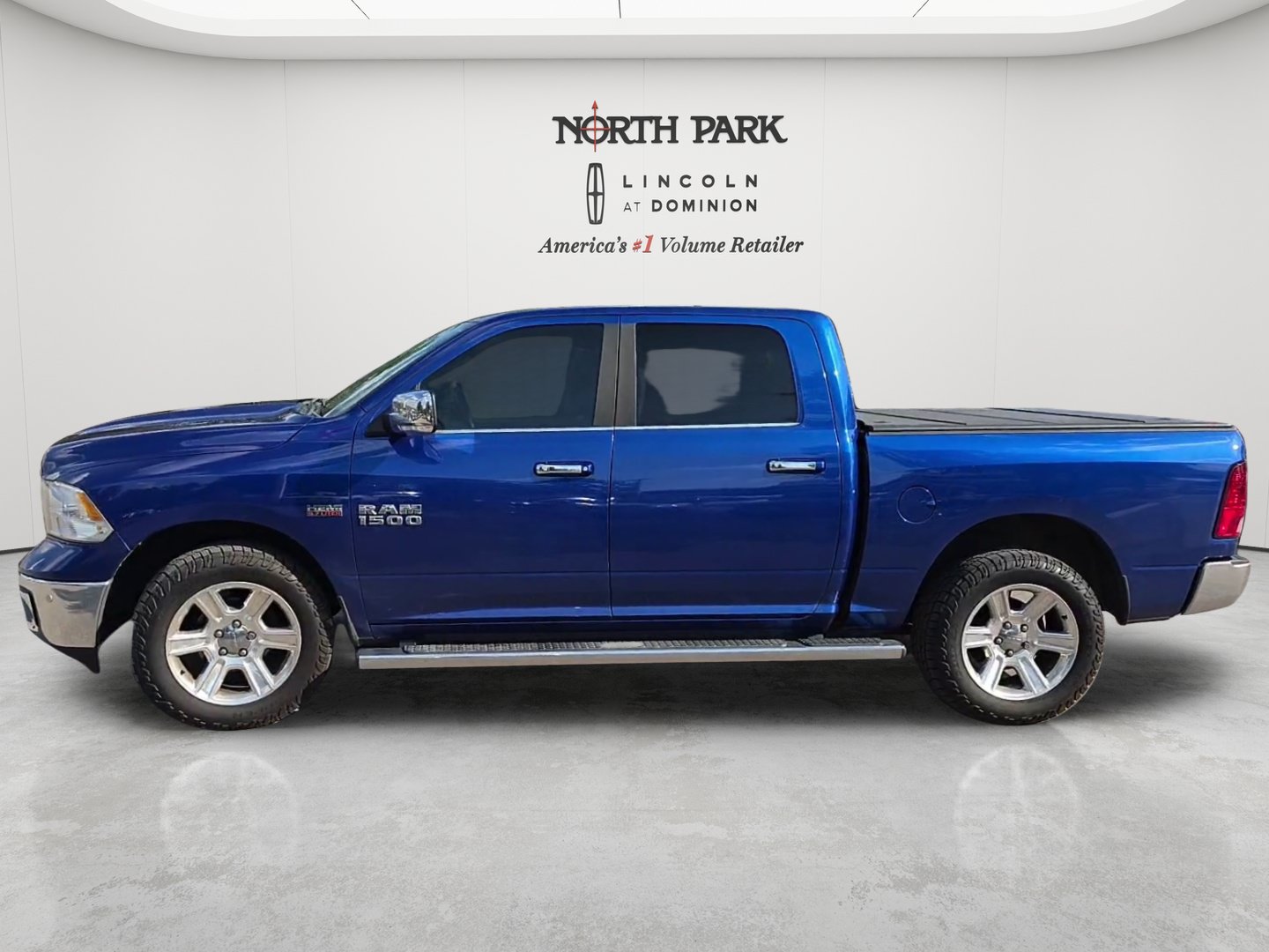 Used 2017 RAM 1500 Lone Star AWD/4WD image 2