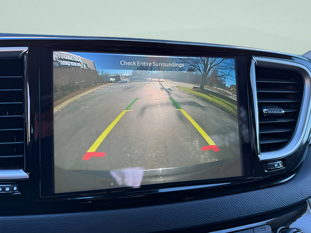 Used 2024 Chrysler Pacifica Touring-L FWD image 11