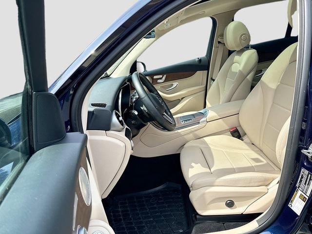 Used 2021 Mercedes-Benz GLC 300 4MATIC image 23