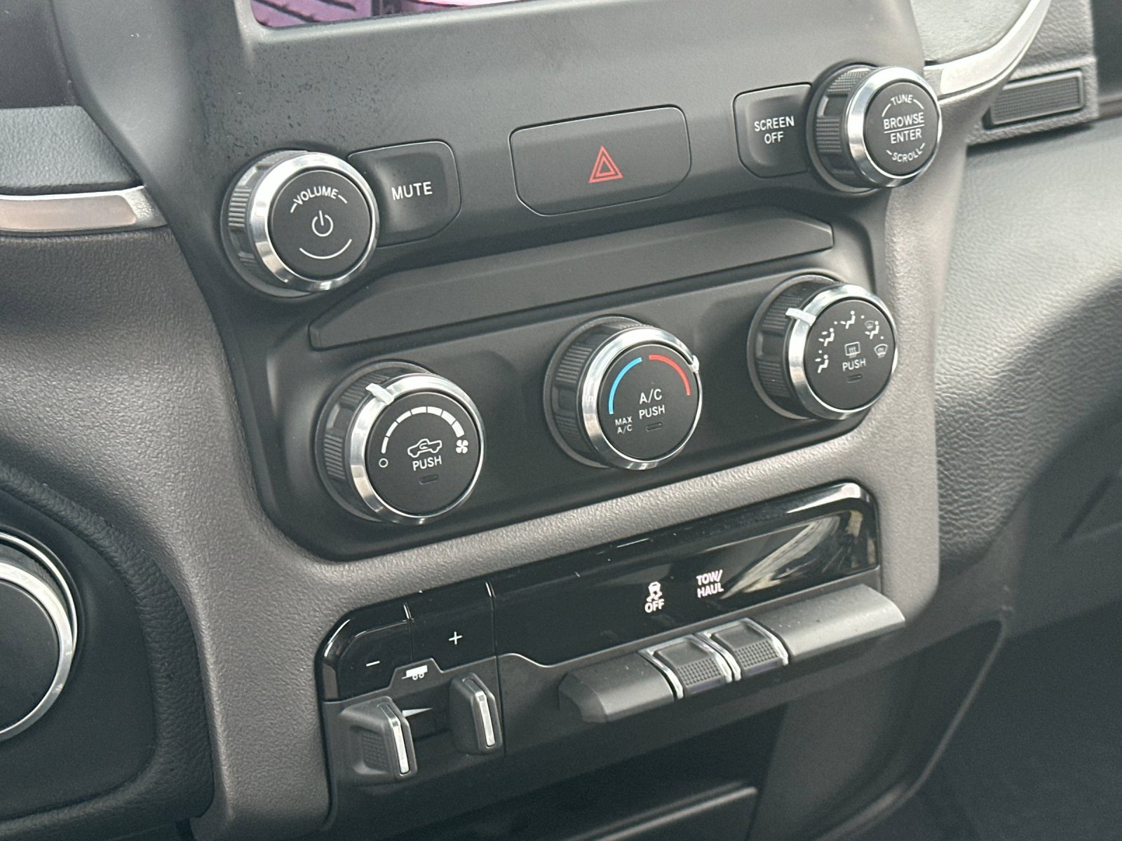 Used 2024 RAM 2500 Big Horn w/ Bed Utility Group image 19