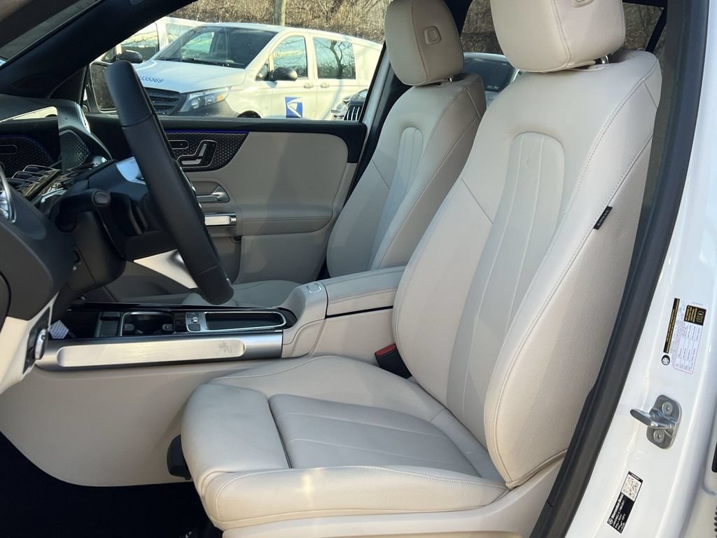 Used 2026 Mercedes-Benz GLB 250 4MATIC image 11