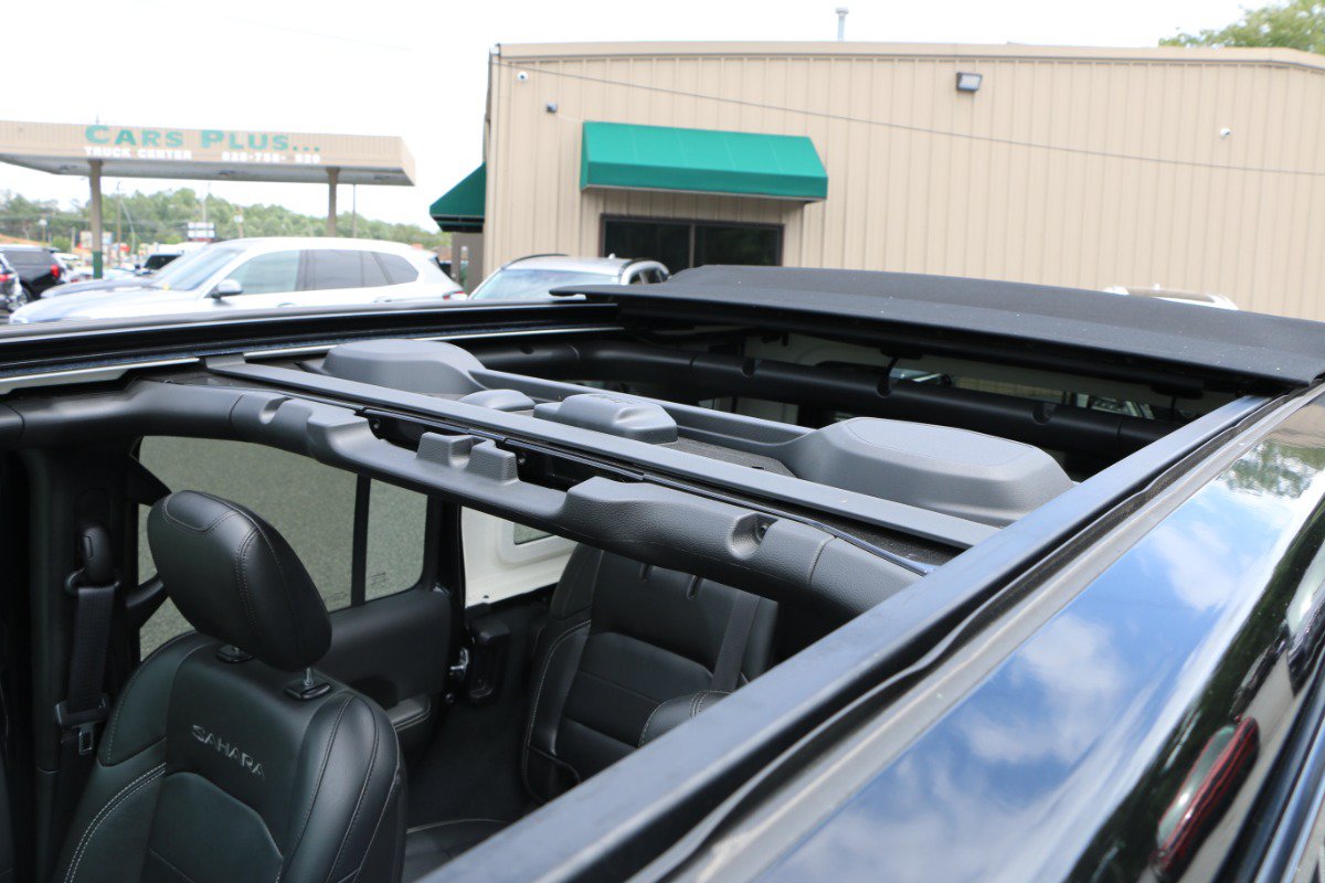 Used 2022 Jeep Wrangler Unlimited Sahara AWD/4WD image 21
