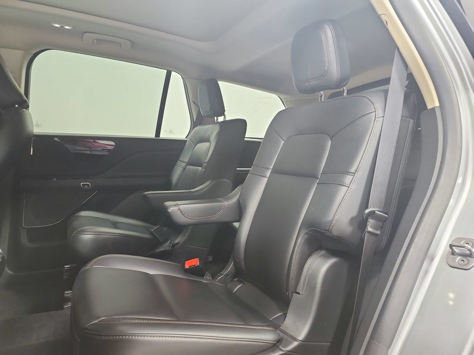 Used 2023 Lincoln Aviator AWD w/ Premium Package image 37