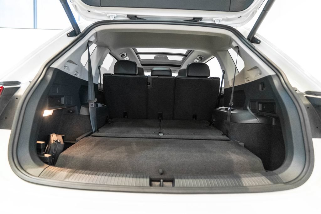 Used 2018 Volkswagen Tiguan SEL w/ 3rd Row Seat Package AWD/4WD image 35