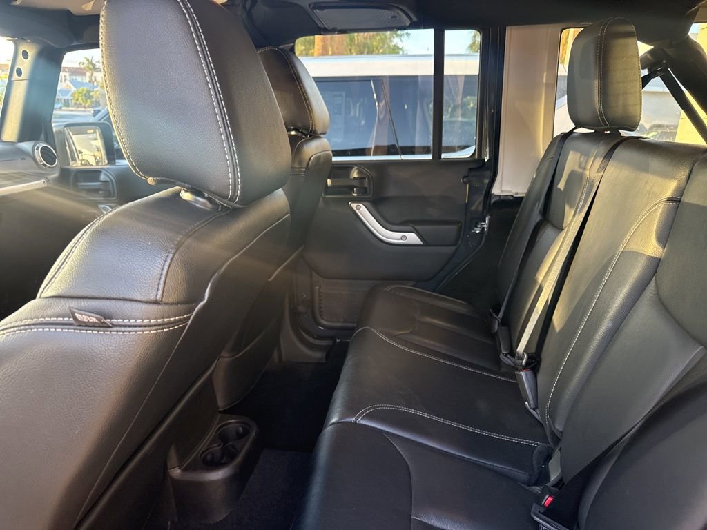 Used 2017 Jeep Wrangler Unlimited Sahara w/ Connectivity Group image 7