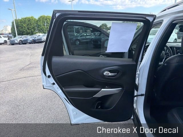 Used 2022 Jeep Cherokee Latitude w/ Sun & Sound Group AWD/4WD image 28