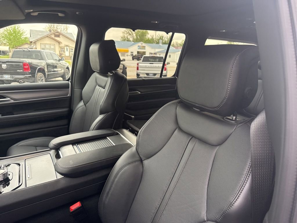 New 2026 Jeep Grand Wagoneer Limited AWD/4WD image 19