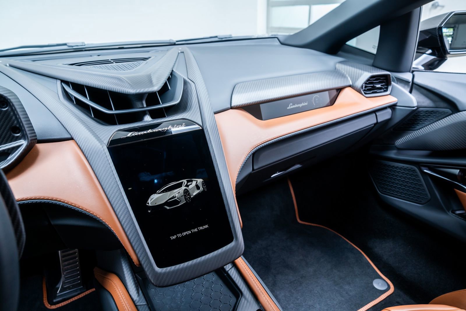 Used 2025 Lamborghini Revuelto AWD/4WD image 28