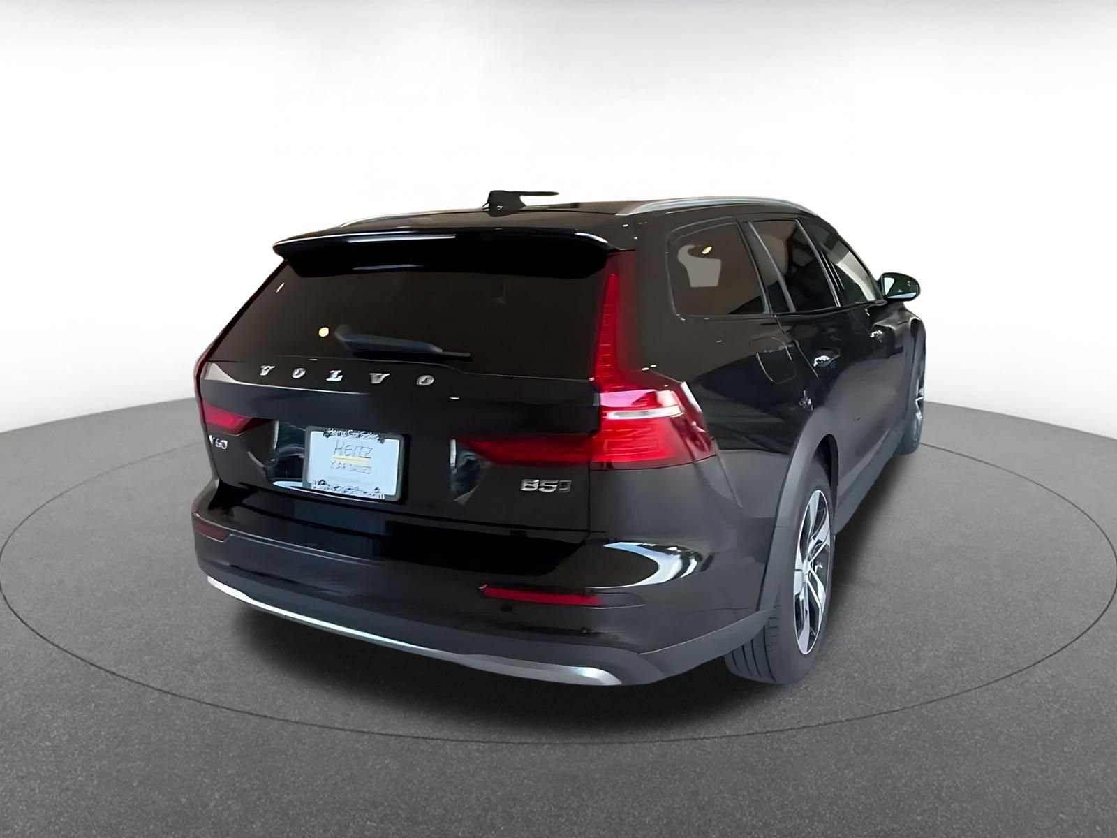 Used 2025 Volvo V60 B5 Cross Country Plus AWD/4WD image 13