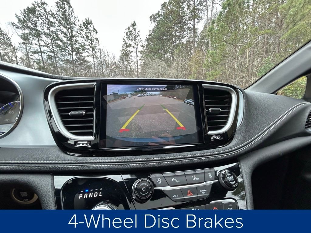 Used 2025 Chrysler Pacifica Limited image 44