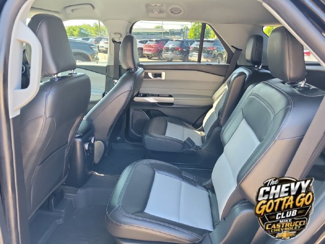 Used 2022 Ford Explorer XLT w/ Equipment Group 202A AWD/4WD image 24