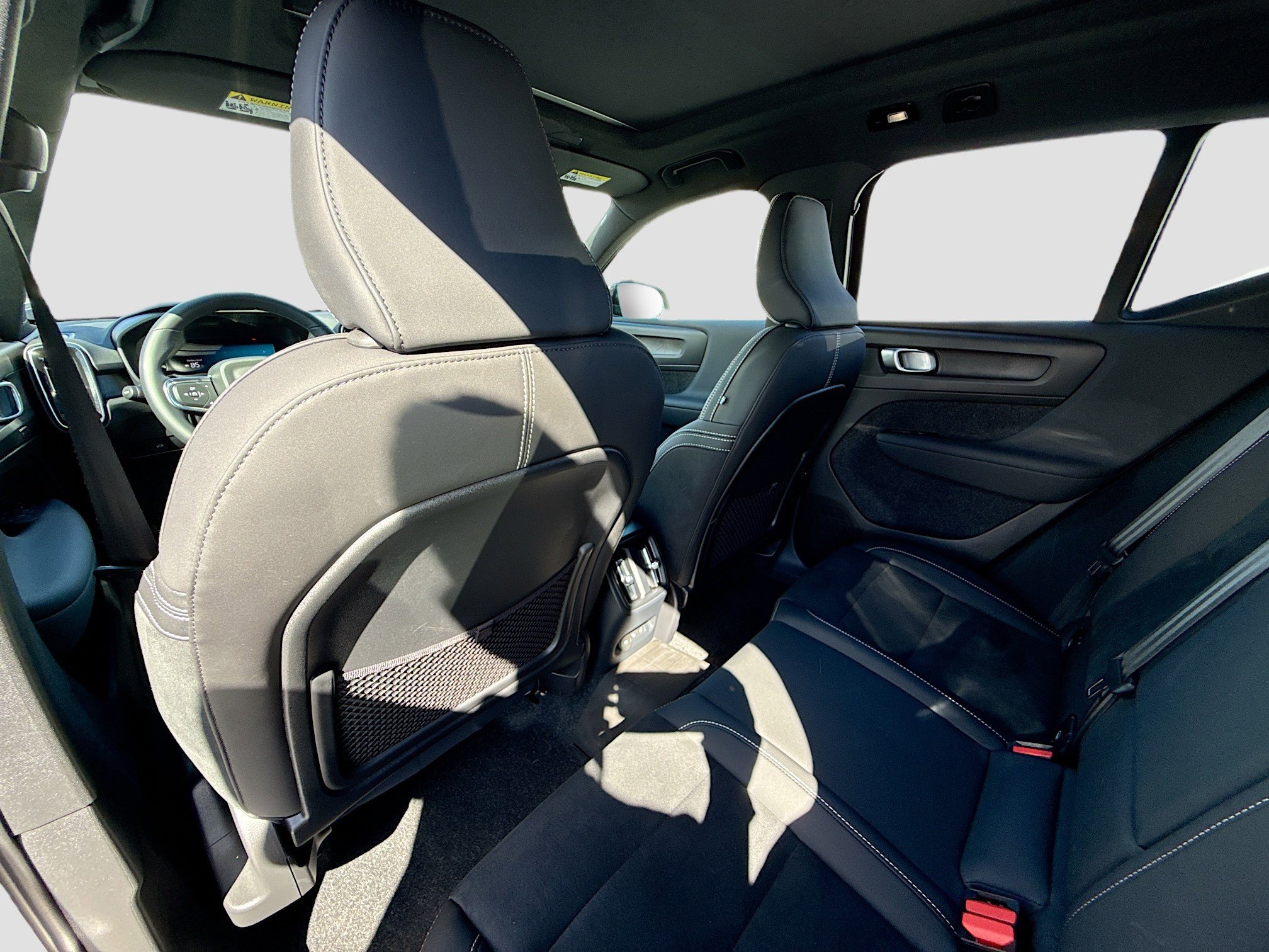 Used 2024 Volvo XC40 Recharge Plus w/ Protection Package Premier image 24