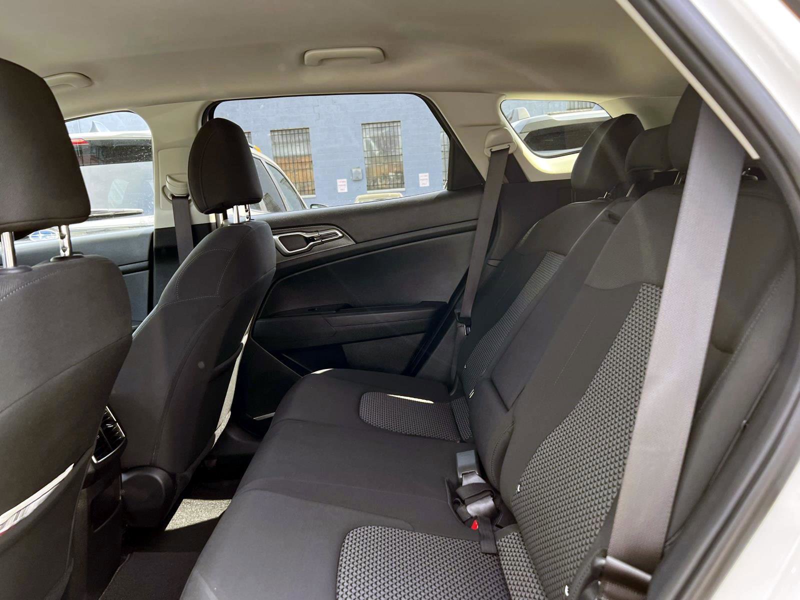 Used 2023 Kia Sportage LX AWD/4WD image 10