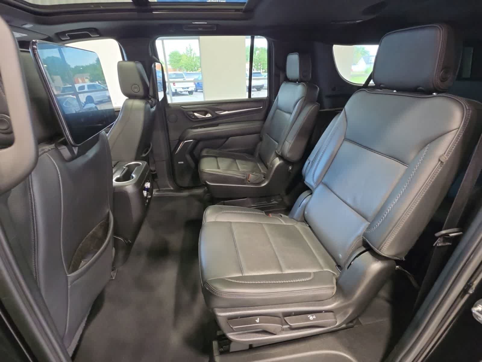 Used 2024 GMC Yukon XL Denali w/ Denali Reserve Package AWD/4WD image 32