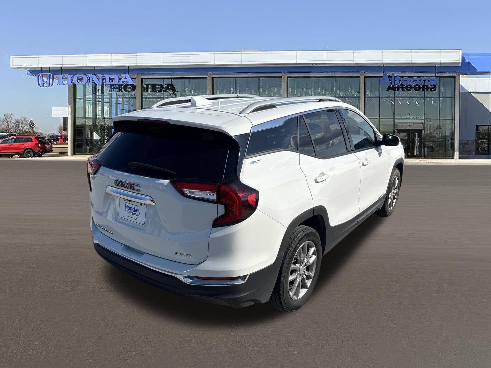 Used 2024 GMC Terrain SLT AWD/4WD image 5