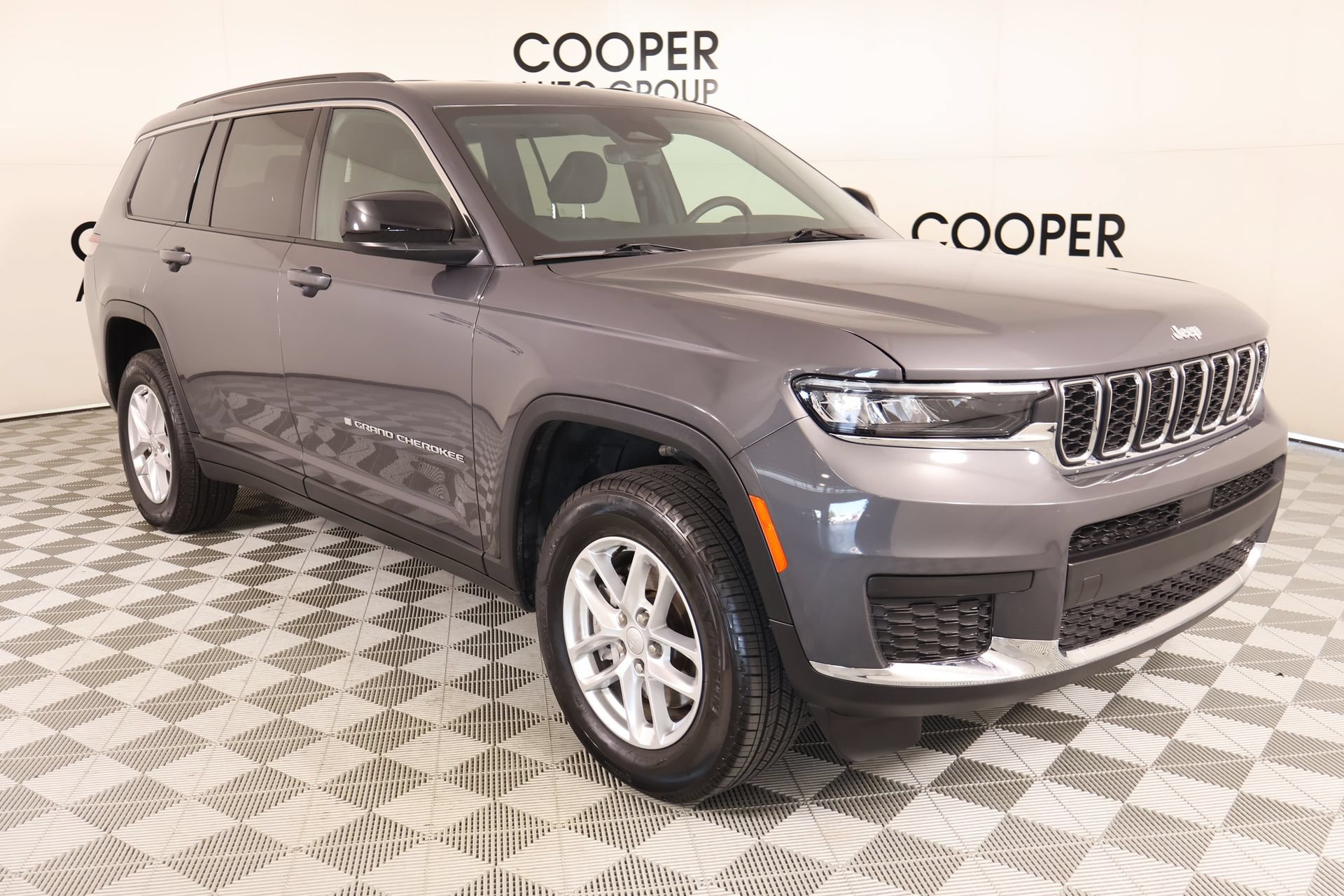 Used 2025 Jeep Grand Cherokee L Laredo