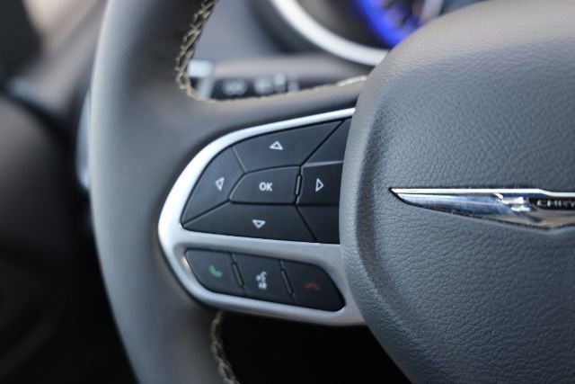 Used 2026 Chrysler Pacifica Select FWD image 44