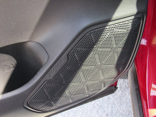 Used 2022 Toyota RAV4 XLE image 16