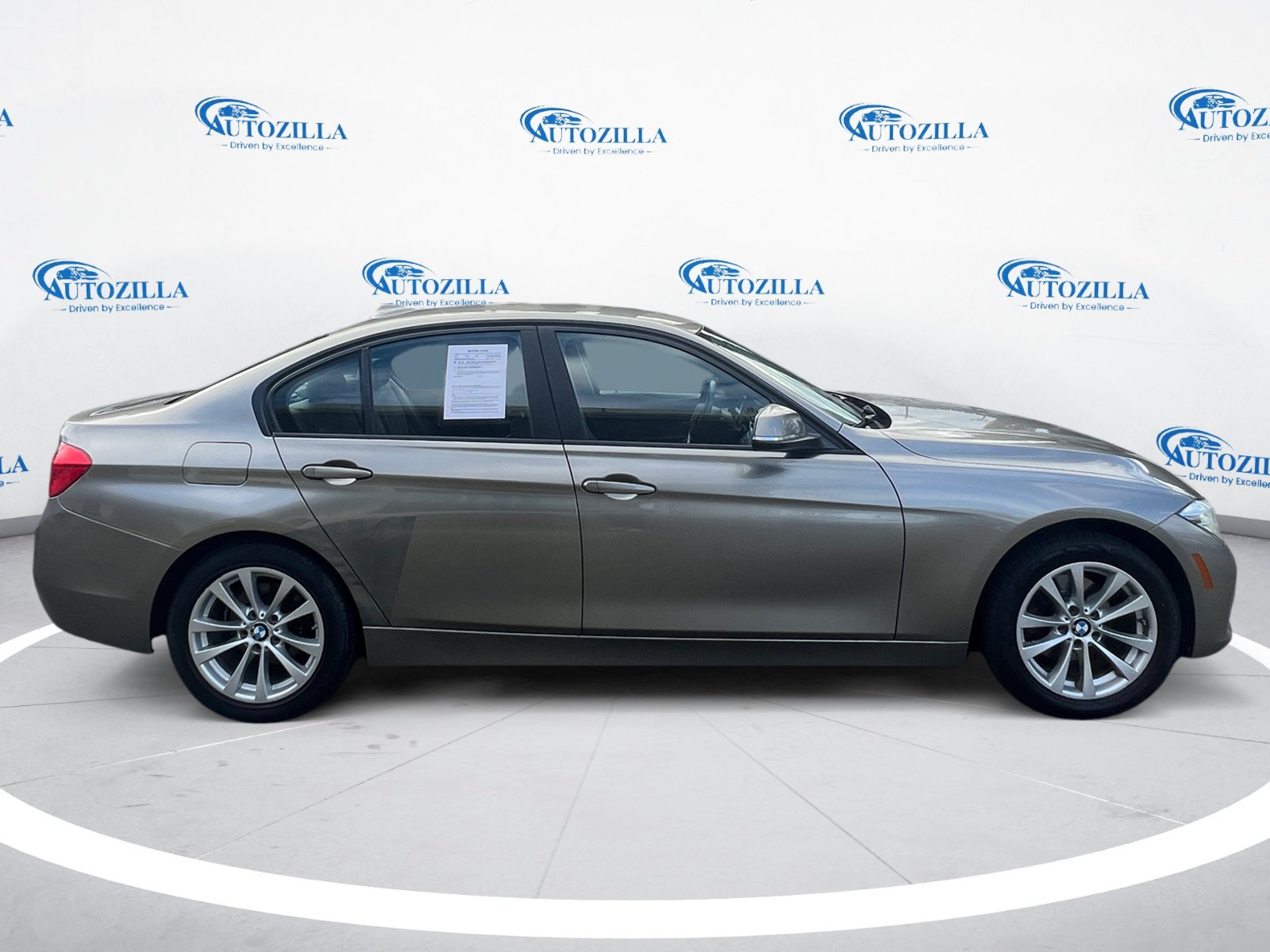 Used 2018 BMW 320i Sedan RWD image 6