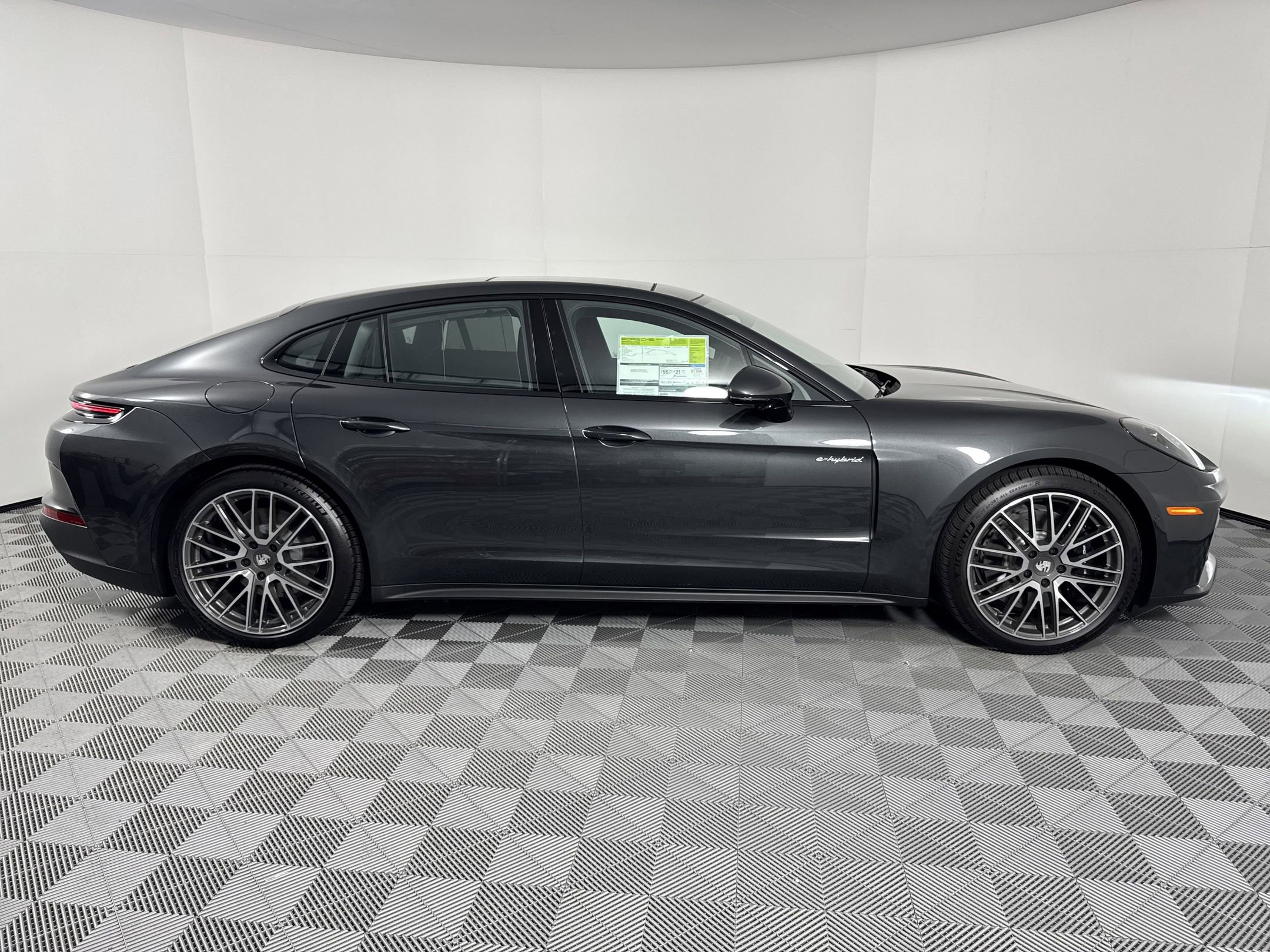 Used 2025 Porsche Panamera 4 image 8