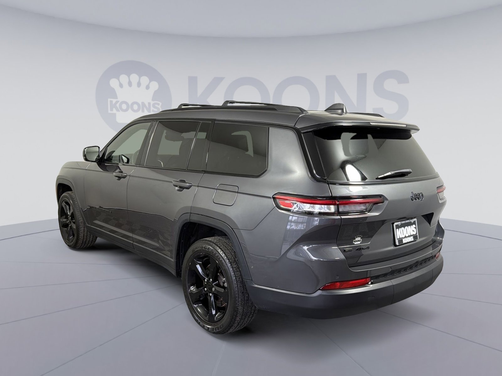 Used 2022 Jeep Grand Cherokee L Laredo image 4