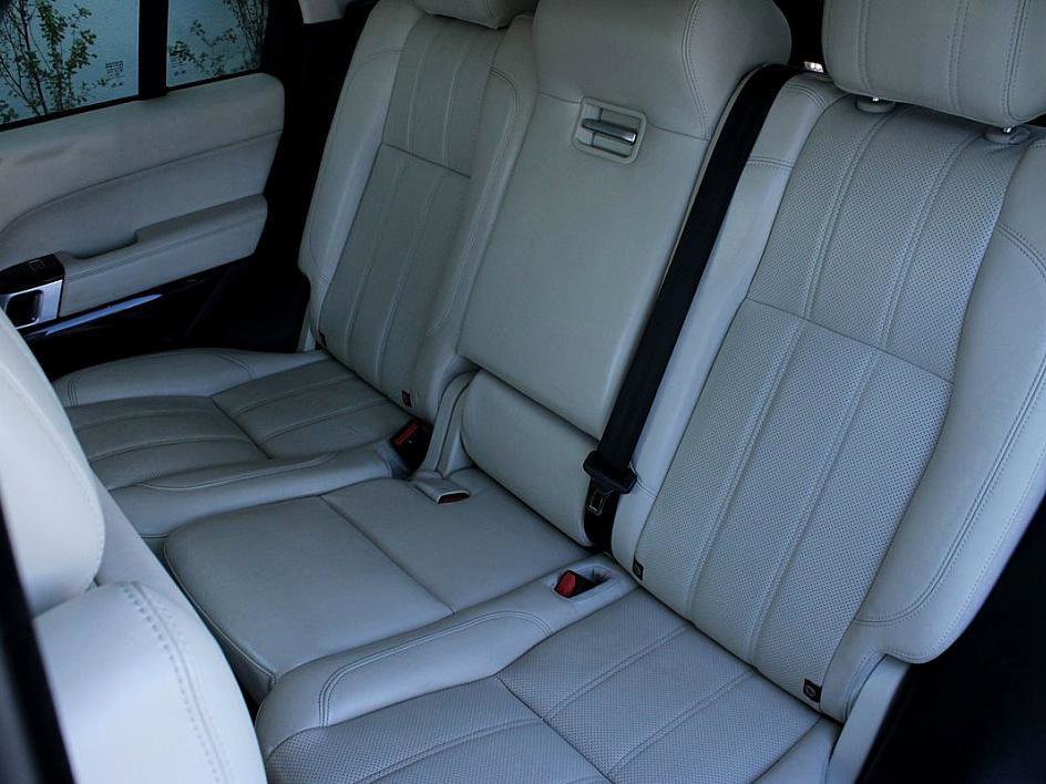 Used 2017 Land Rover Range Rover HSE image 12