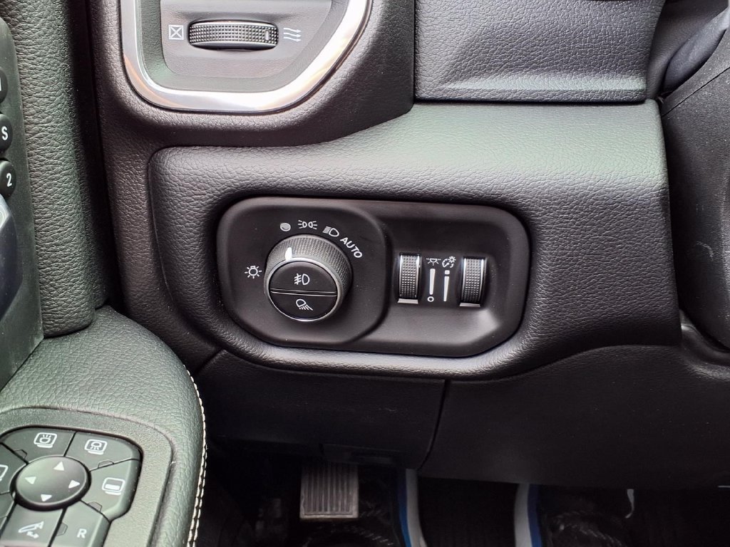 New 2027 RAM 3500 Laramie AWD/4WD image 16