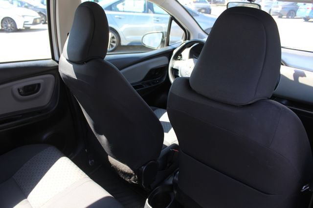 Used 2016 Toyota Yaris L FWD image 31