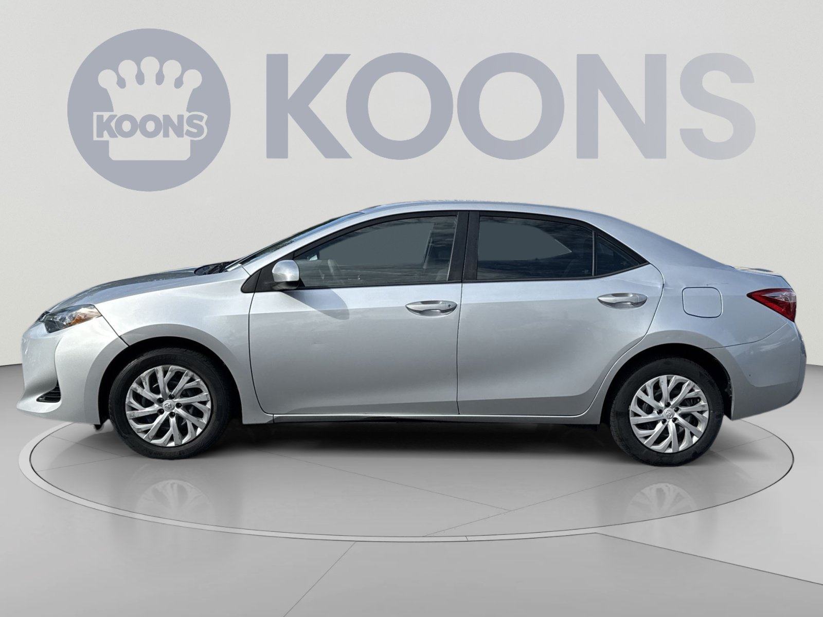 Used 2018 Toyota Corolla LE FWD image 2
