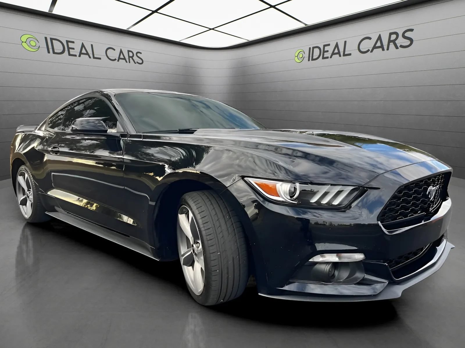 Used 2016 Ford Mustang Coupe RWD image 4