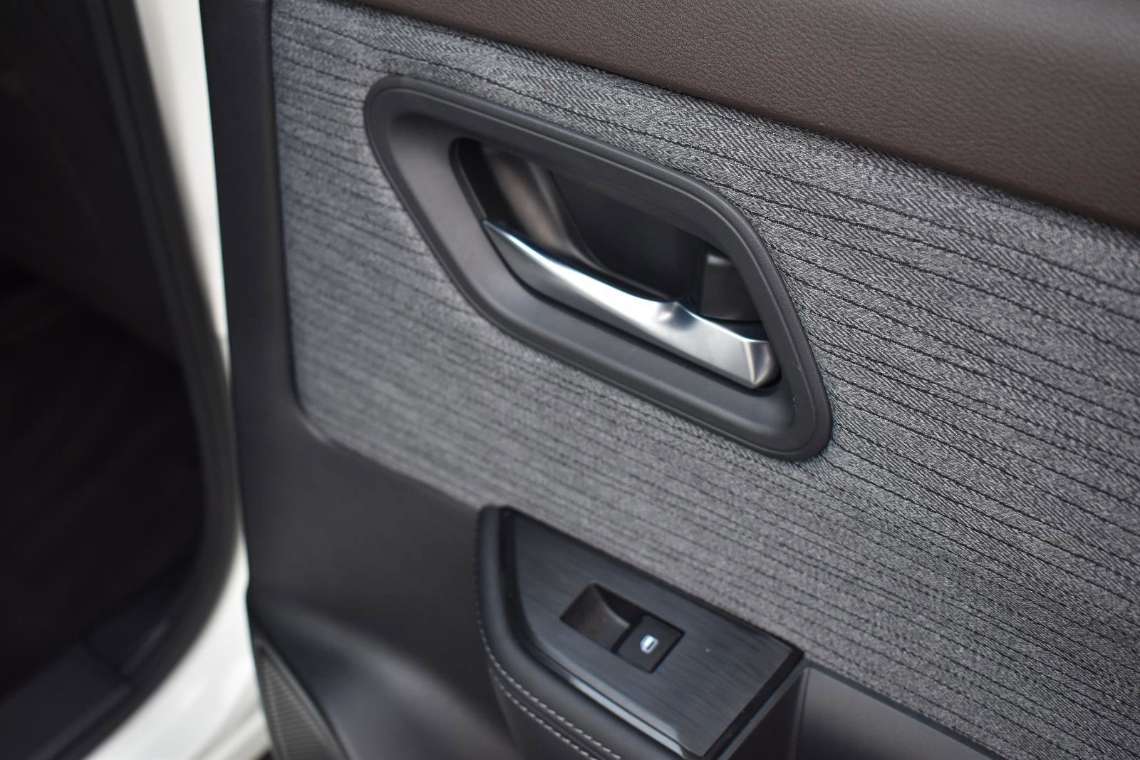 Used 2023 Nissan Rogue SV image 37