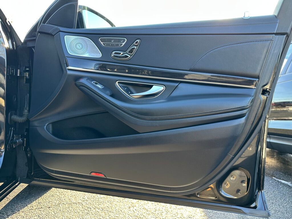 Used 2019 Mercedes-Benz S 560 4MATIC Sedan w/ Premium Package image 27