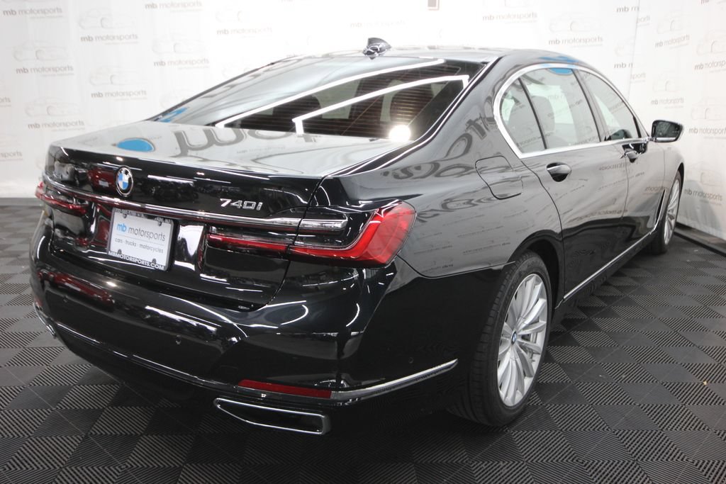 Used 2022 BMW 740i xDrive w/ Premium Package AWD/4WD image 8