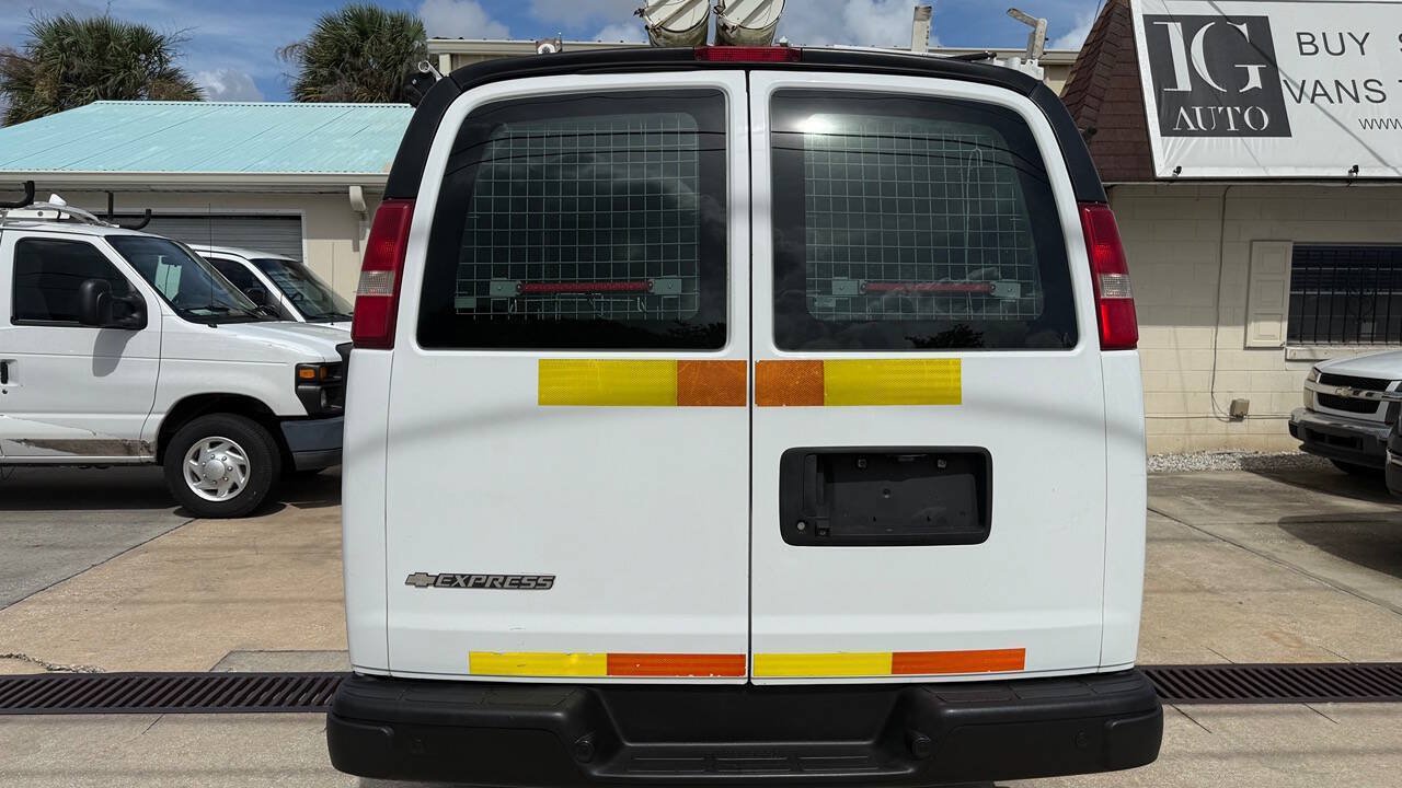 Used 2018 Chevrolet Express 2500 w/ Driver Convenience Package RWD image 4