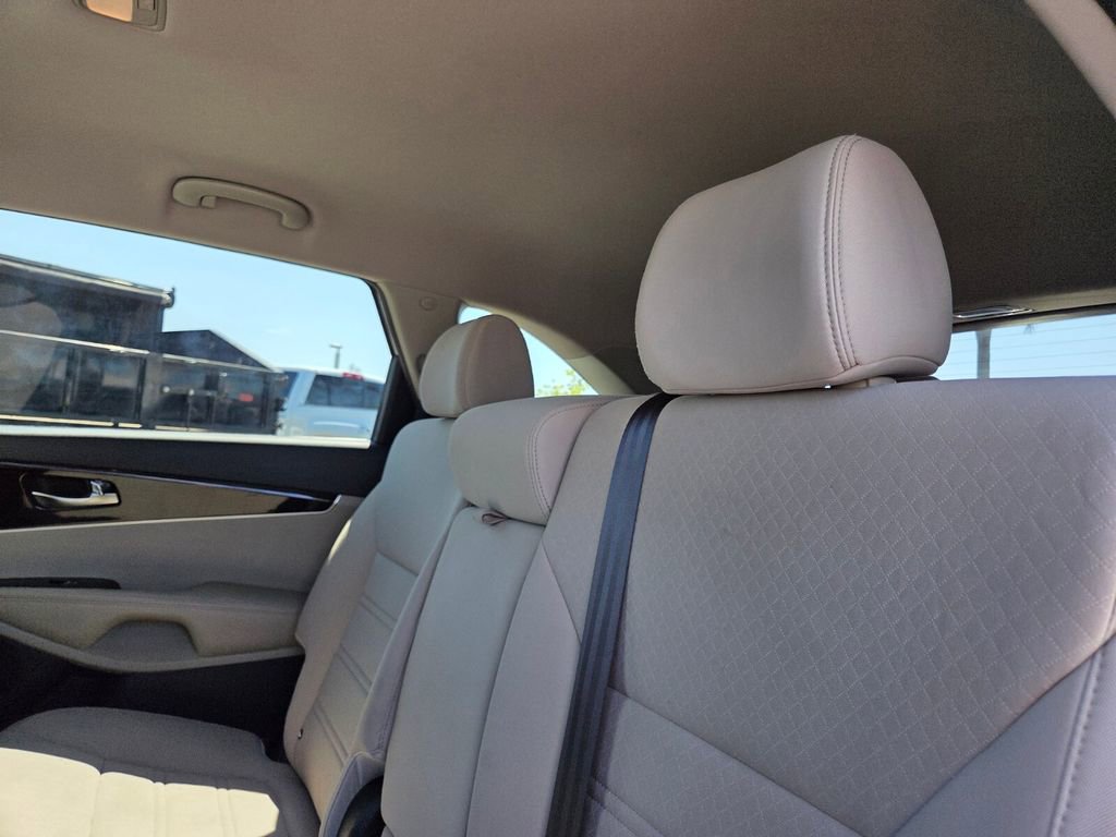 Used 2020 Kia Sorento LX image 19