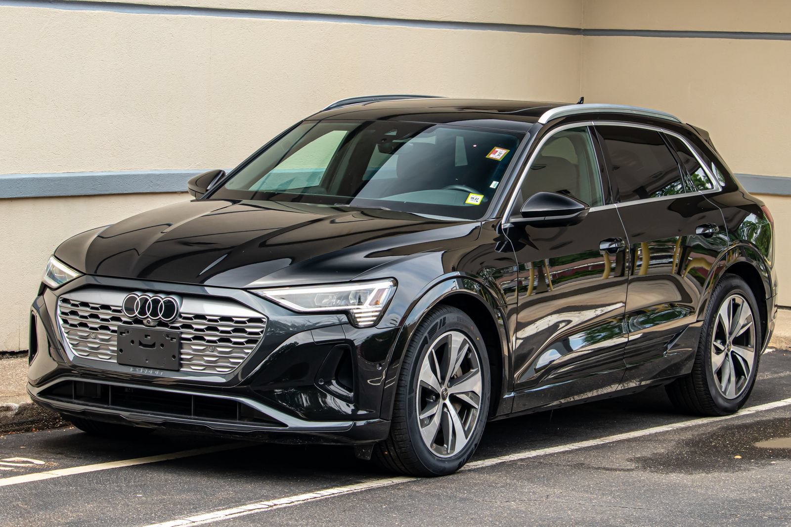 Used 2024 Audi Q8 e-tron Premium Plus w/ Premium Plus Package AWD/4WD image 1