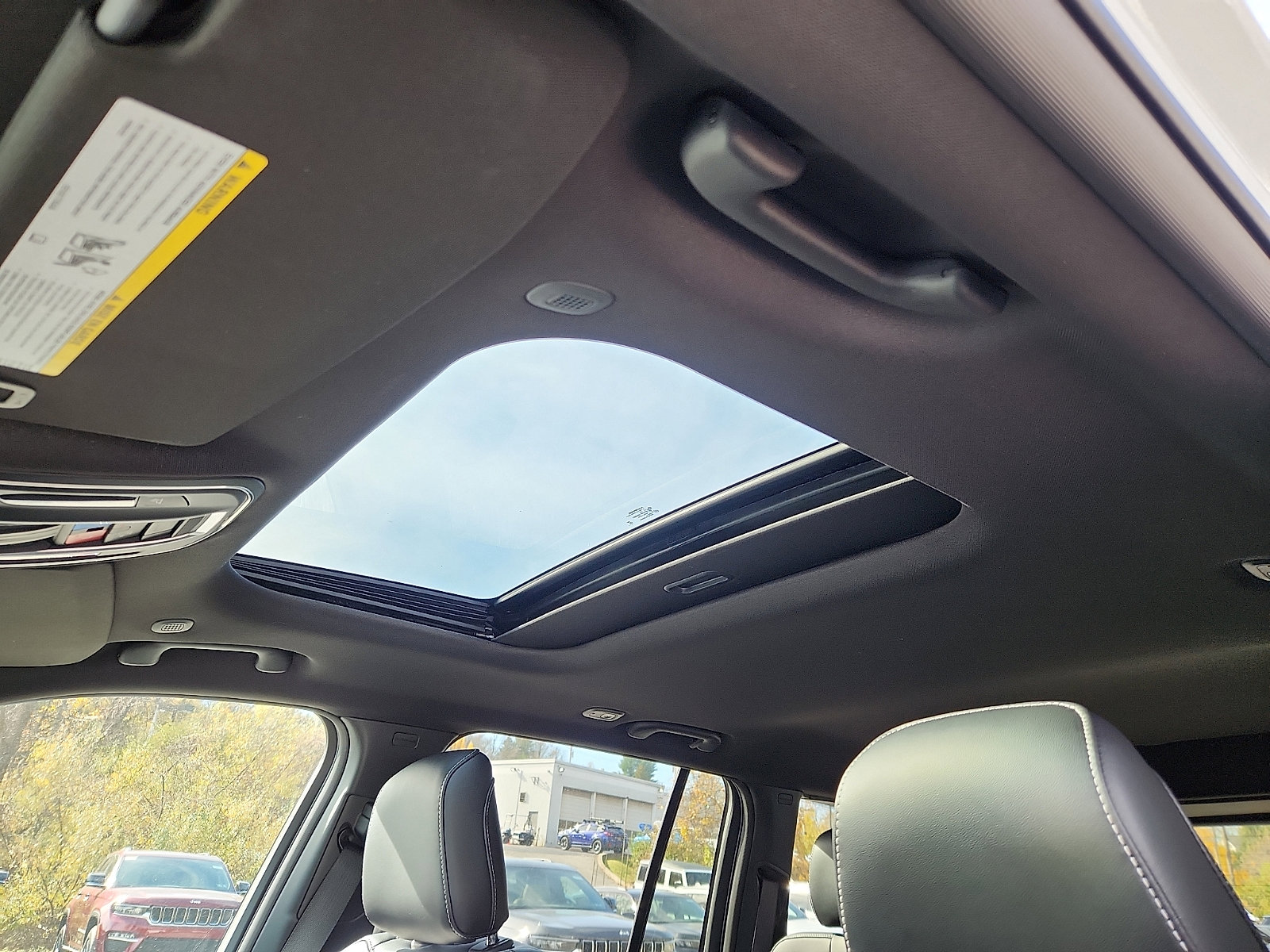 New 2025 Jeep Grand Cherokee Altitude image 10