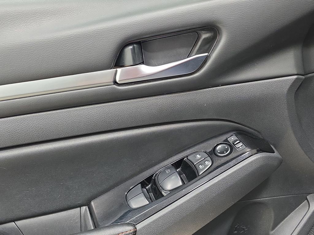 Used 2024 Nissan Altima 2.5 SR image 27
