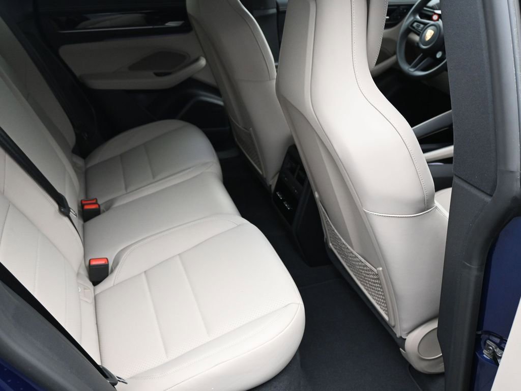 New 2025 Porsche Macan Electric RWD image 11