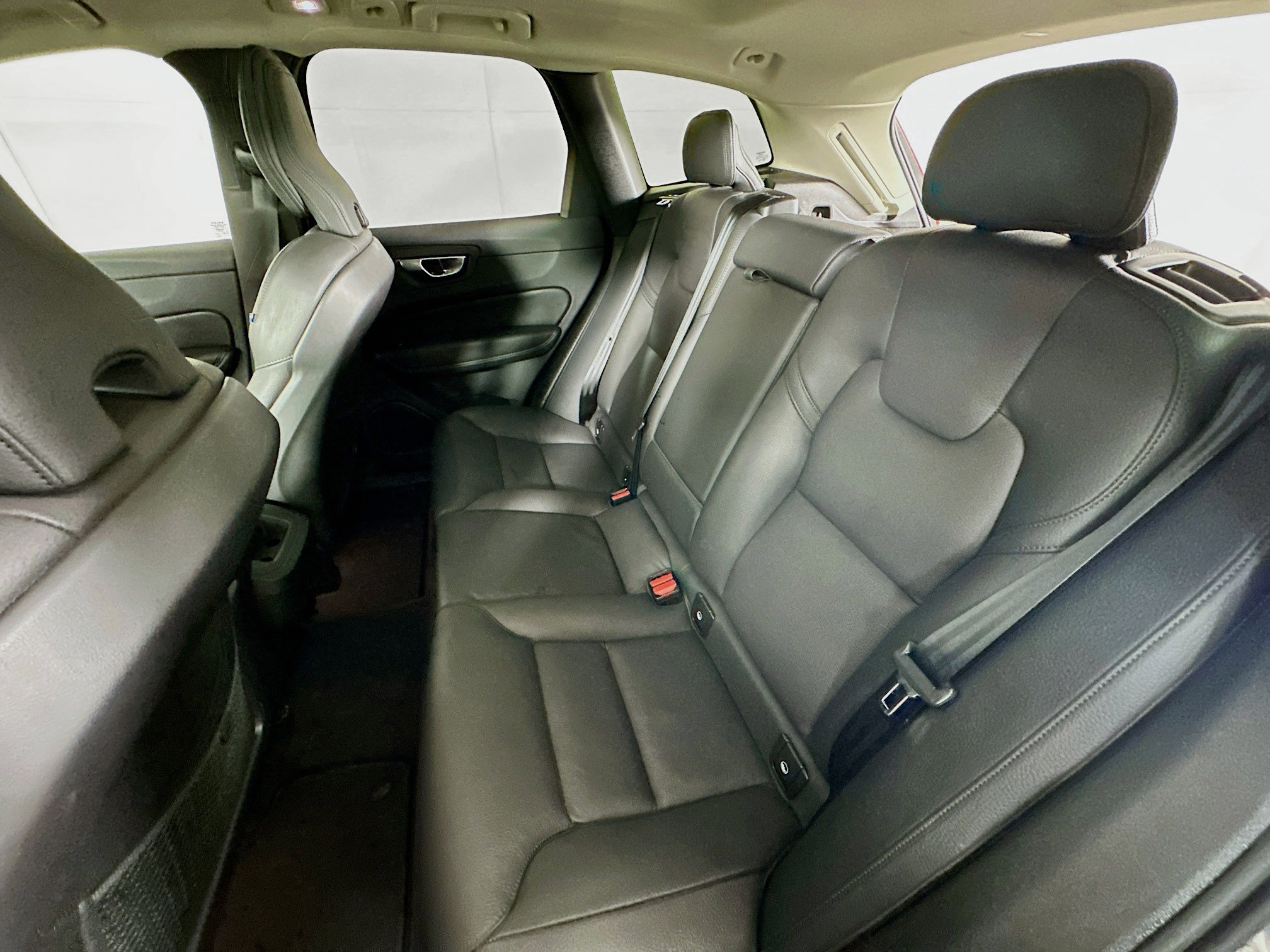 Used 2025 Volvo XC60 B5 Plus w/ Climate Package image 26