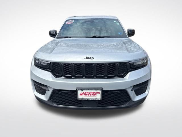 Used 2025 Jeep Grand Cherokee Altitude AWD/4WD image 8