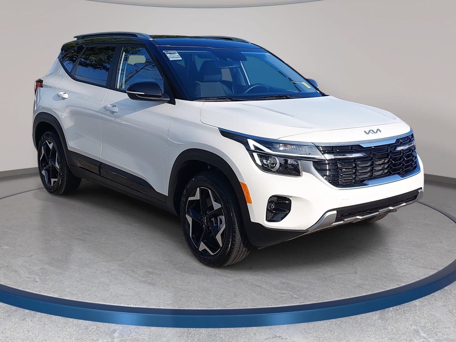 Used 2025 Kia Seltos S AWD/4WD image 3