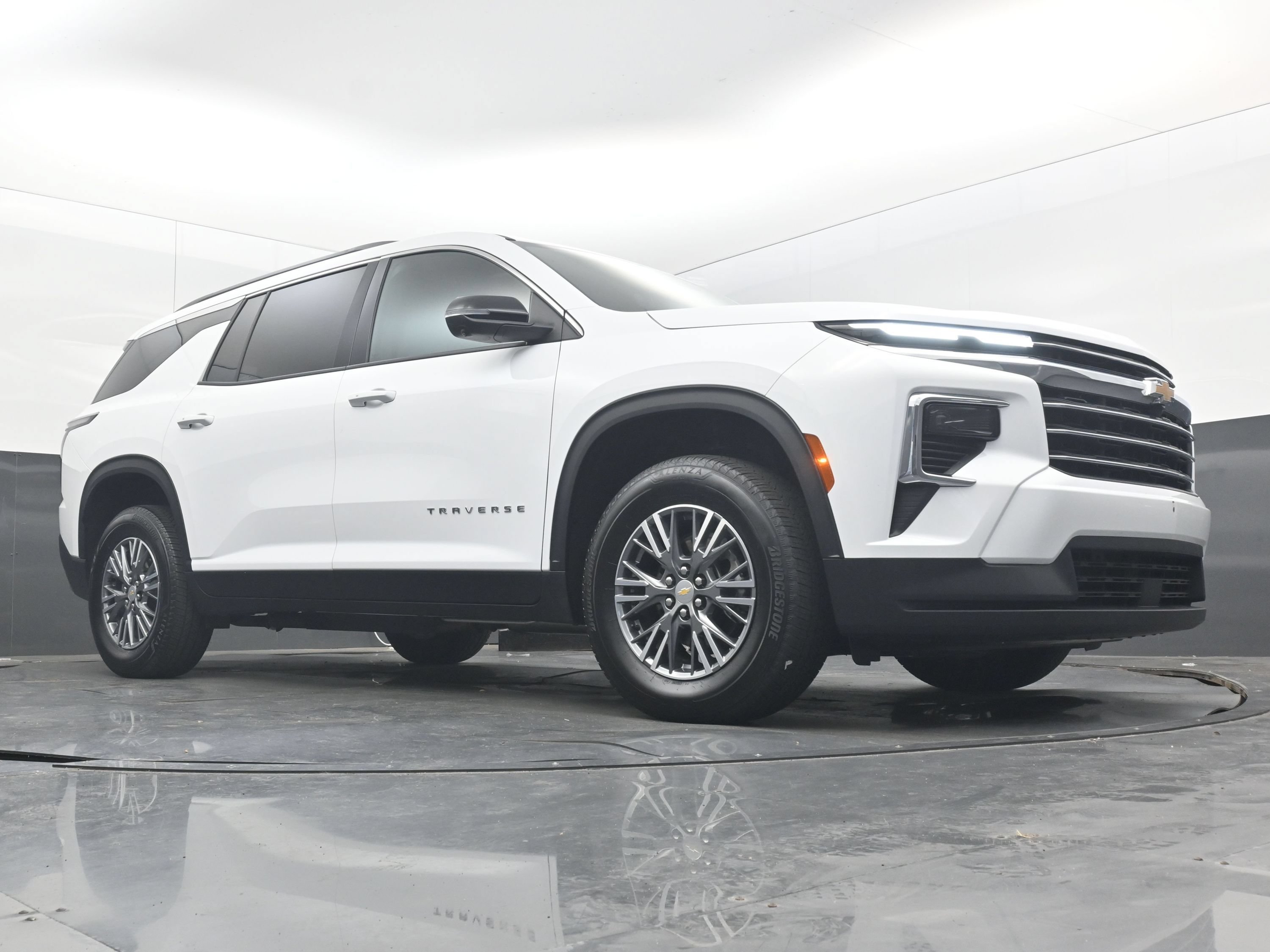 Used 2026 Chevrolet Traverse LT w/ Driver Confidence Package FWD image 23