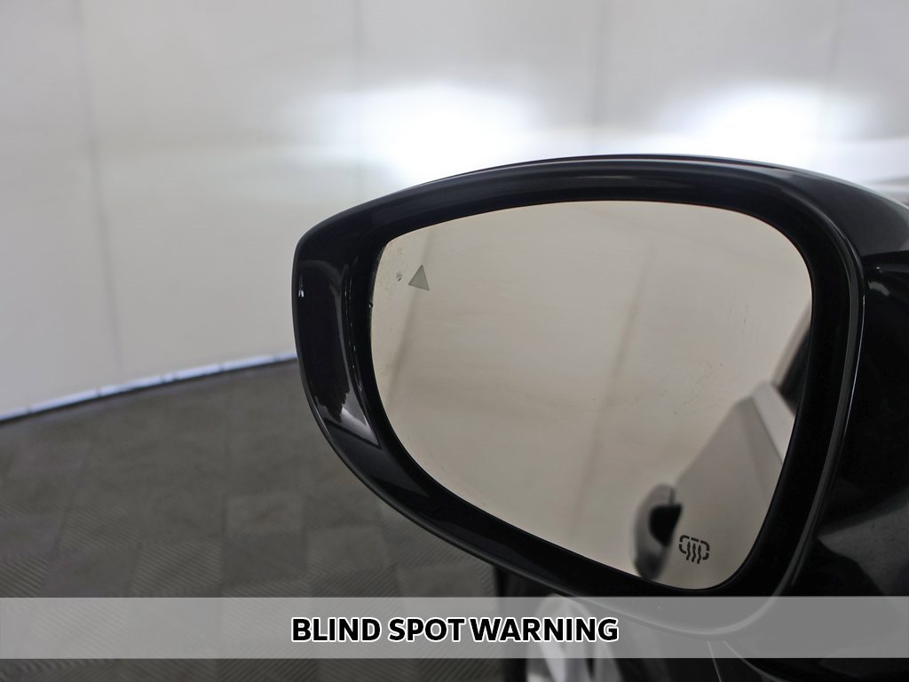 Used 2020 Chrysler Pacifica Touring-L image 3