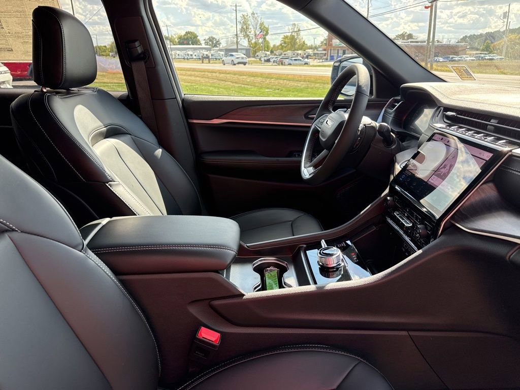 New 2025 Jeep Grand Cherokee L Limited w/ Black Appearance Package image 21