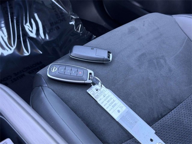 Used 2023 Nissan Ariya AWD image 3